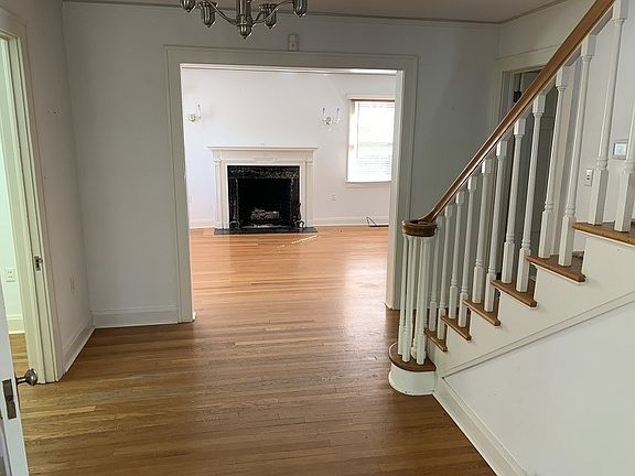 2nd image of 500 N Kentucky Ave