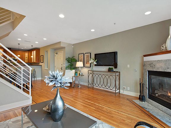 4th image of 772 S Van Ness Ave APT 1