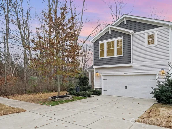 6220 Hailstone Rd, Charlotte, NC 28215
