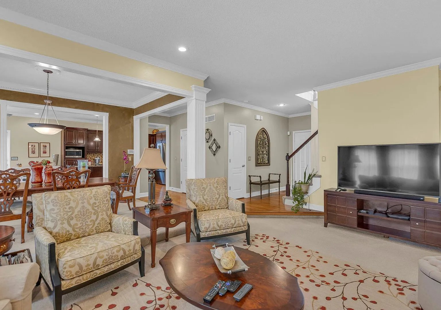 Wonderful 4 Bedroom Home in Palisades Park — Photo 2