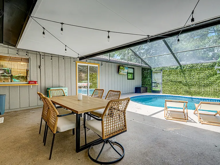 2239 Wells Ave — Photo 25