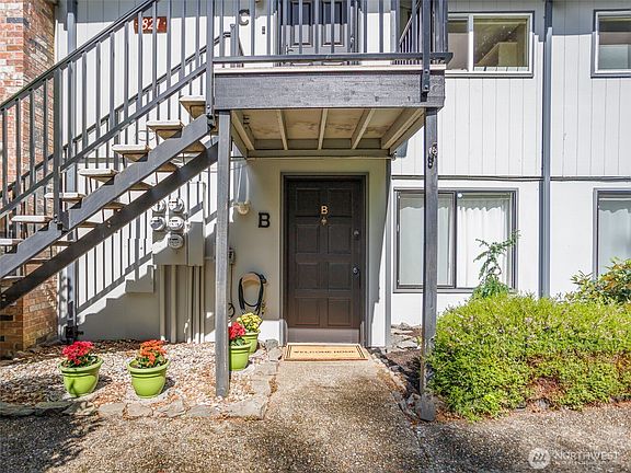 2nd image of 821 Essex Place NE #1-B