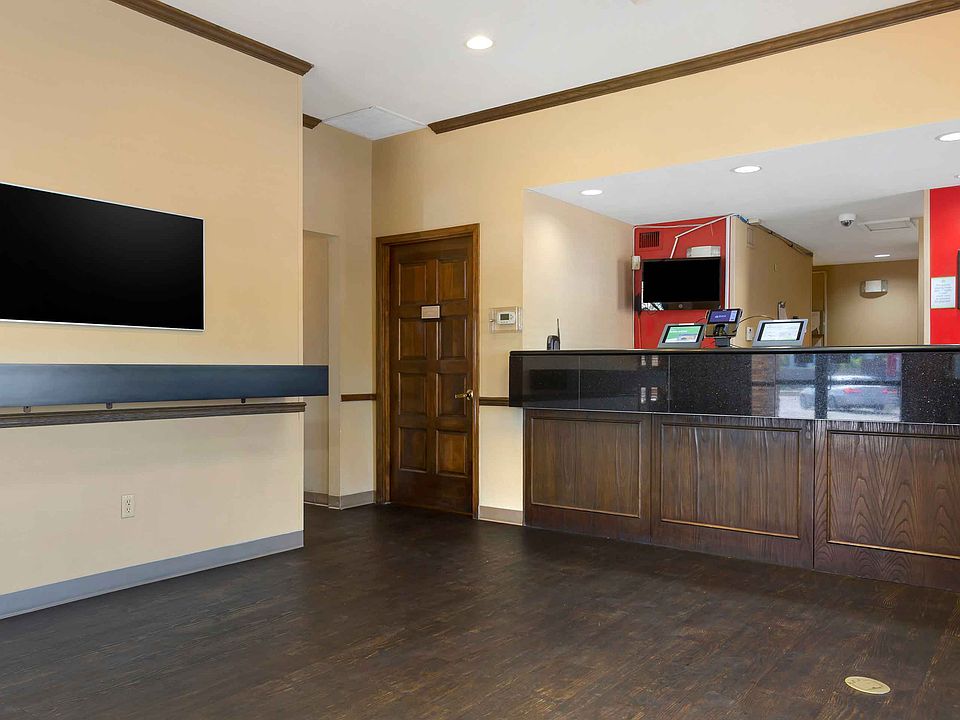 Lobby and Guest Check-in