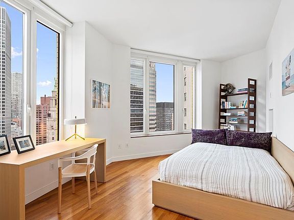 5th image of 15 William St APT 45I