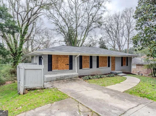 1826 Meadowglades Dr, Decatur, GA 30035