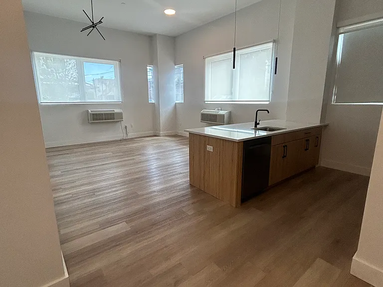 28 Jefferson St #VAR503 — Photo 8