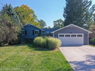 9449 Ridge Rd, Goodrich, MI 48438