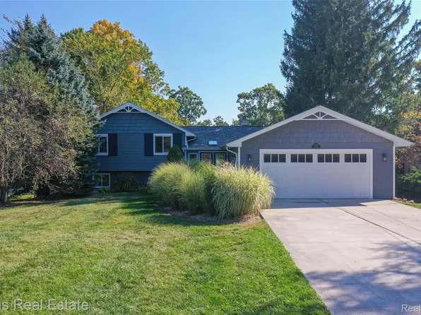 9449 Ridge Rd, Goodrich, MI 48438