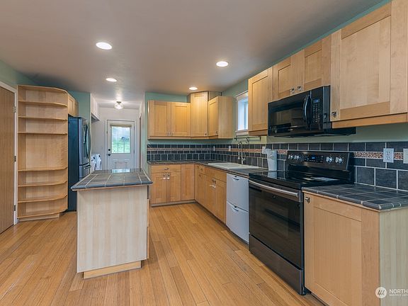 5th image of 6232 NE Center Street