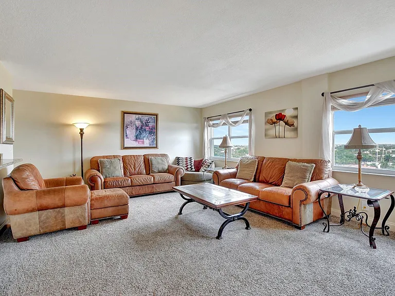 2555 NE 11th St #Penthouse 09 — Photo 9