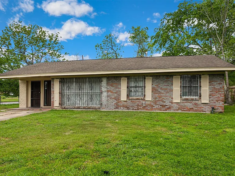 5503 S Acres Dr — Photo 1
