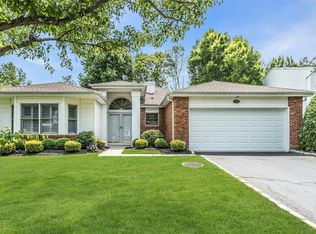 165 Country Club Dr, Commack, NY 11725