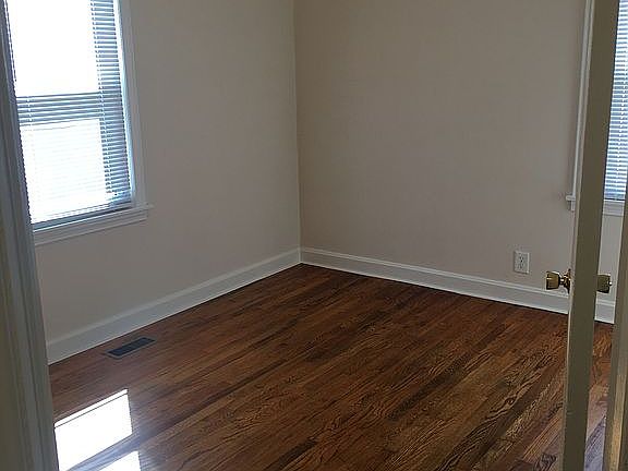 5th image of 710 Barton St