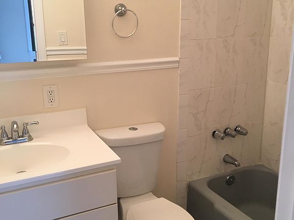 3rd image of 672 Fulton St APT 1C