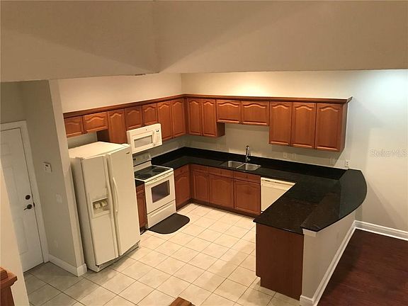 5th image of 283 Valencia Cir
