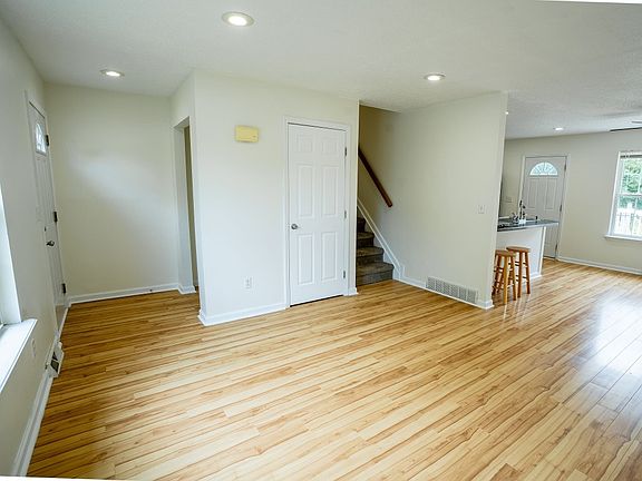 4th image of 10304 N Park Dr