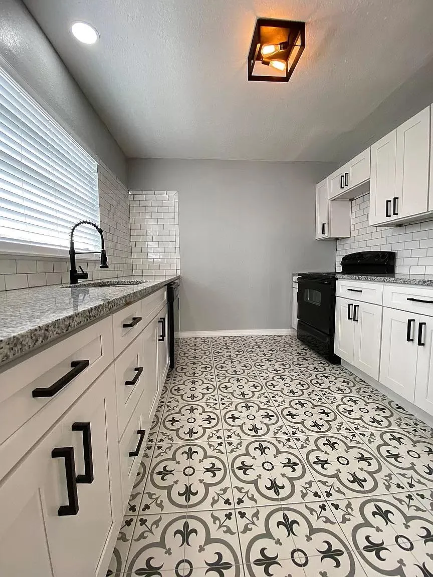 1 bed, 700 sqft, $1,200 — Photo 3