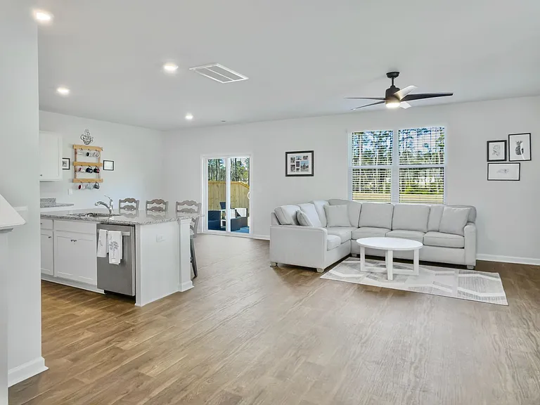 298 Watersglen Dr — Photo 7