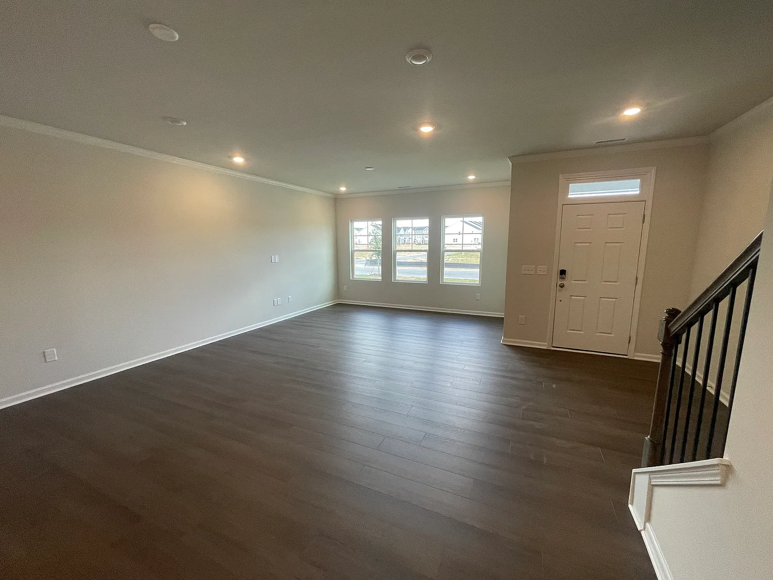 3 bed, 2.5 bath, 1950 sqft, $1,995 — Photo 3