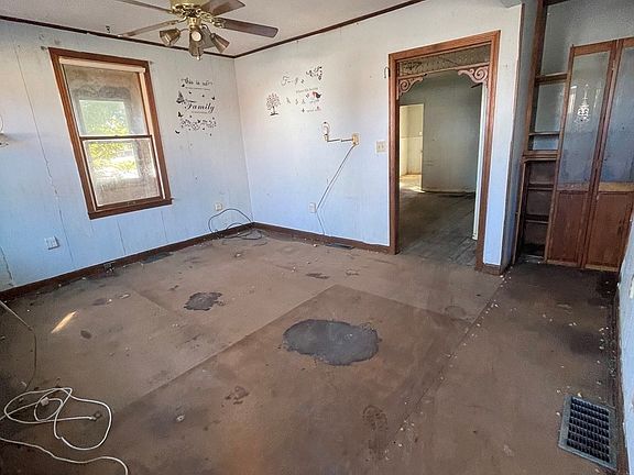 5th image of 255 Plain St