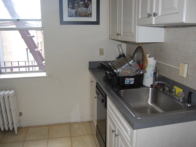 106 11th St #12 — Photo 2