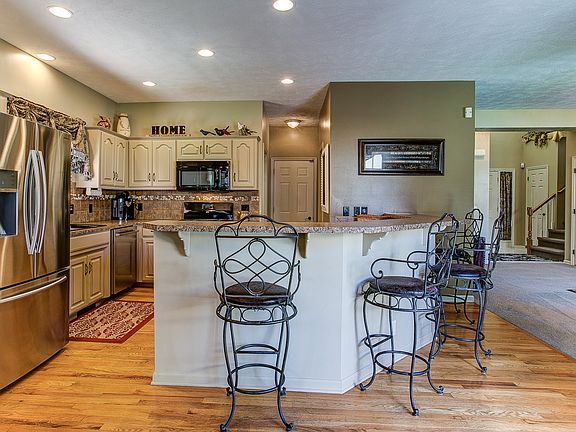 5th image of 2106 Savannah Dr