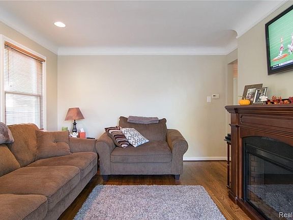 5th image of 3525 Ravena Ave