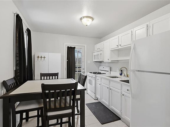 5th image of 421 Tupelo St