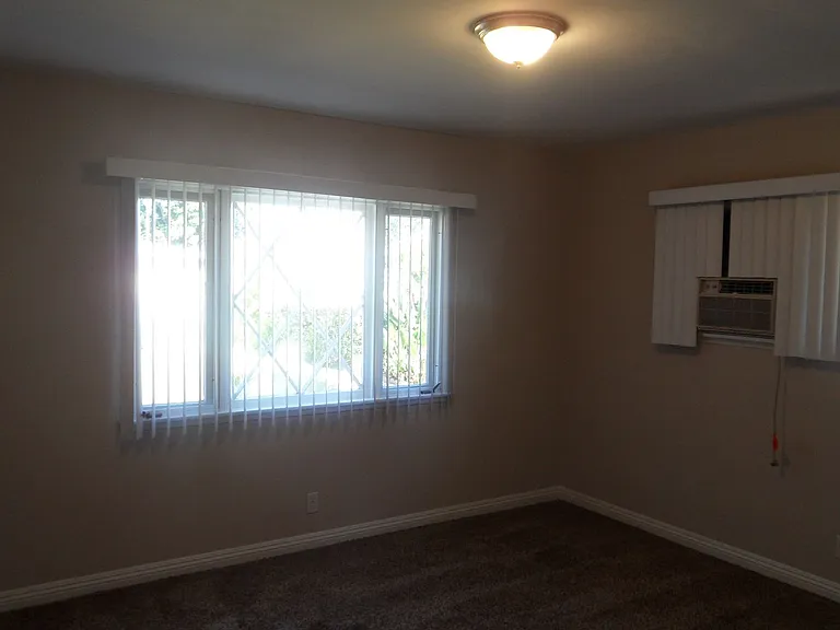 344 N Shattuck Pl — Photo 15