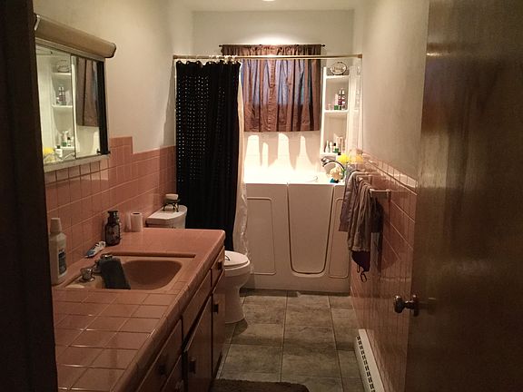 Upstairs full bath 