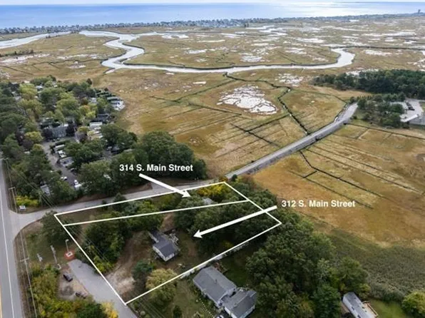 312 S Main Street, Seabrook, NH 03874