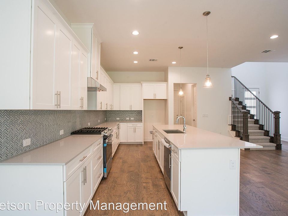1st image of 3018 Sunridge Dr #2