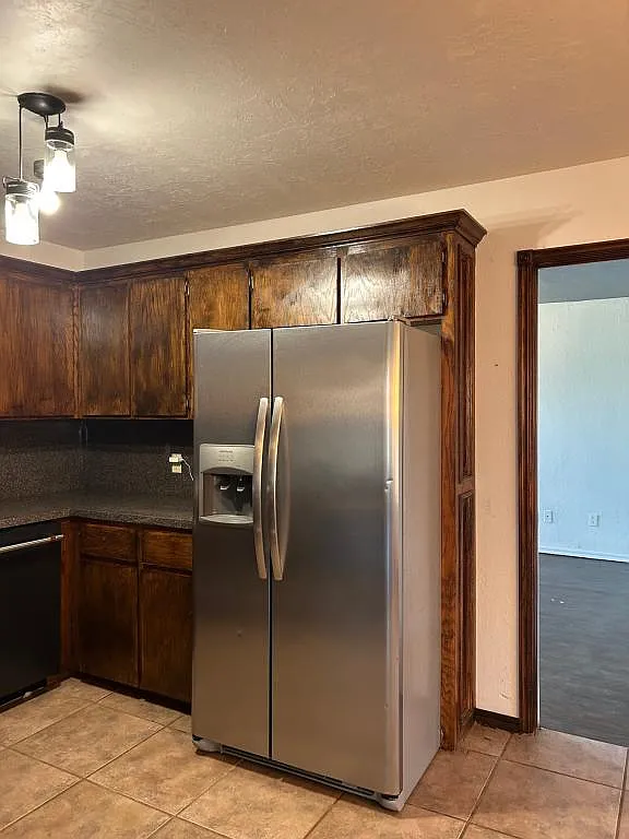 223 Cherokee St — Photo 4