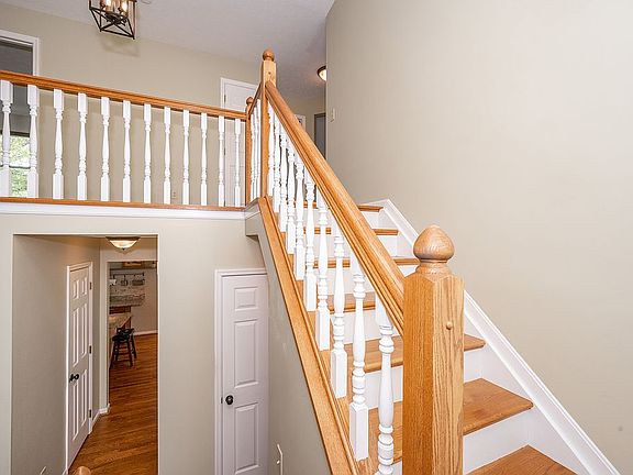 2nd image of 5039 Lakeside Dr