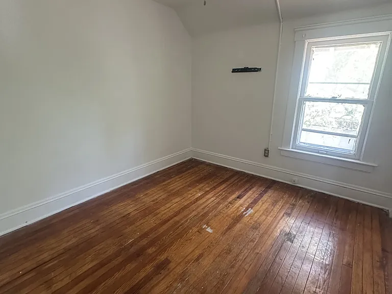 13610 Bartlett Ave — Photo 6