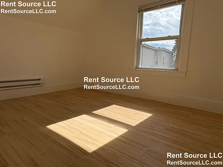 9-11 Knapp St #3 — Photo 8