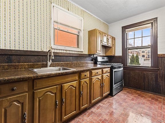 5th image of 61-17B 165th Street