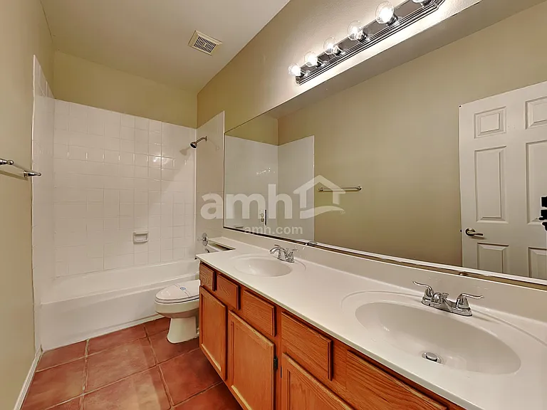 1214 E Artesian Way — Photo 16