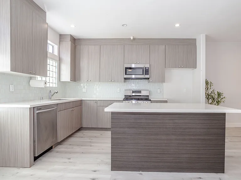 18347 Saticoy St #28 — Photo 3