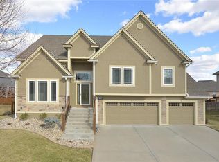 10415 N Cypress Ave, Kansas City, MO 64156
