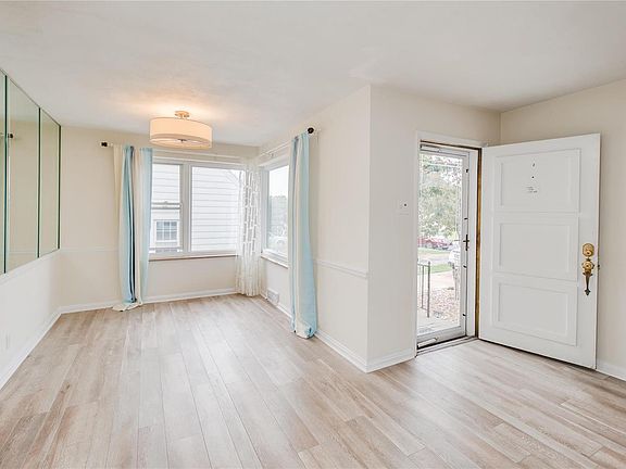 4th image of 6325 Darlow Dr