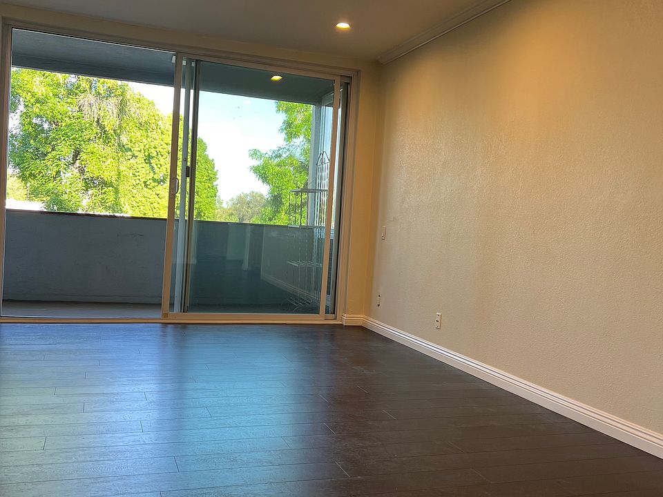 1st image of 4915 Tyrone Ave APT 103