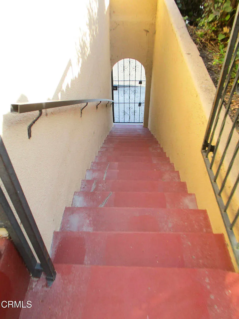 4 bed, 2.0 bath, 1856 sqft, $3,975 — Photo 3