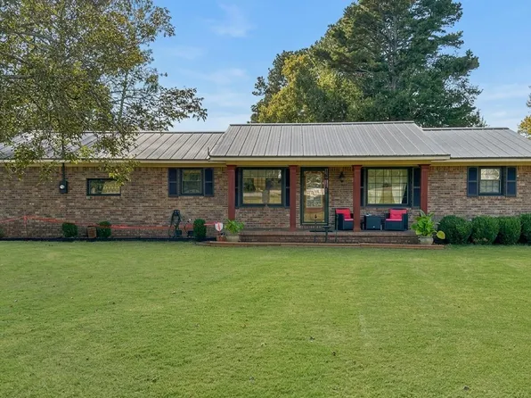 145 Lakewood Dr, Muscle Shoals, AL 35661