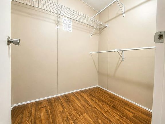 5th image of 11 W Tanglewood Dr #226