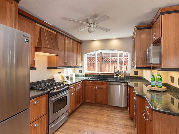 3rd image of 1654 Noreen Dr