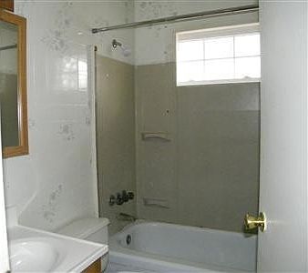 3rd image of 1073 Birch Dr