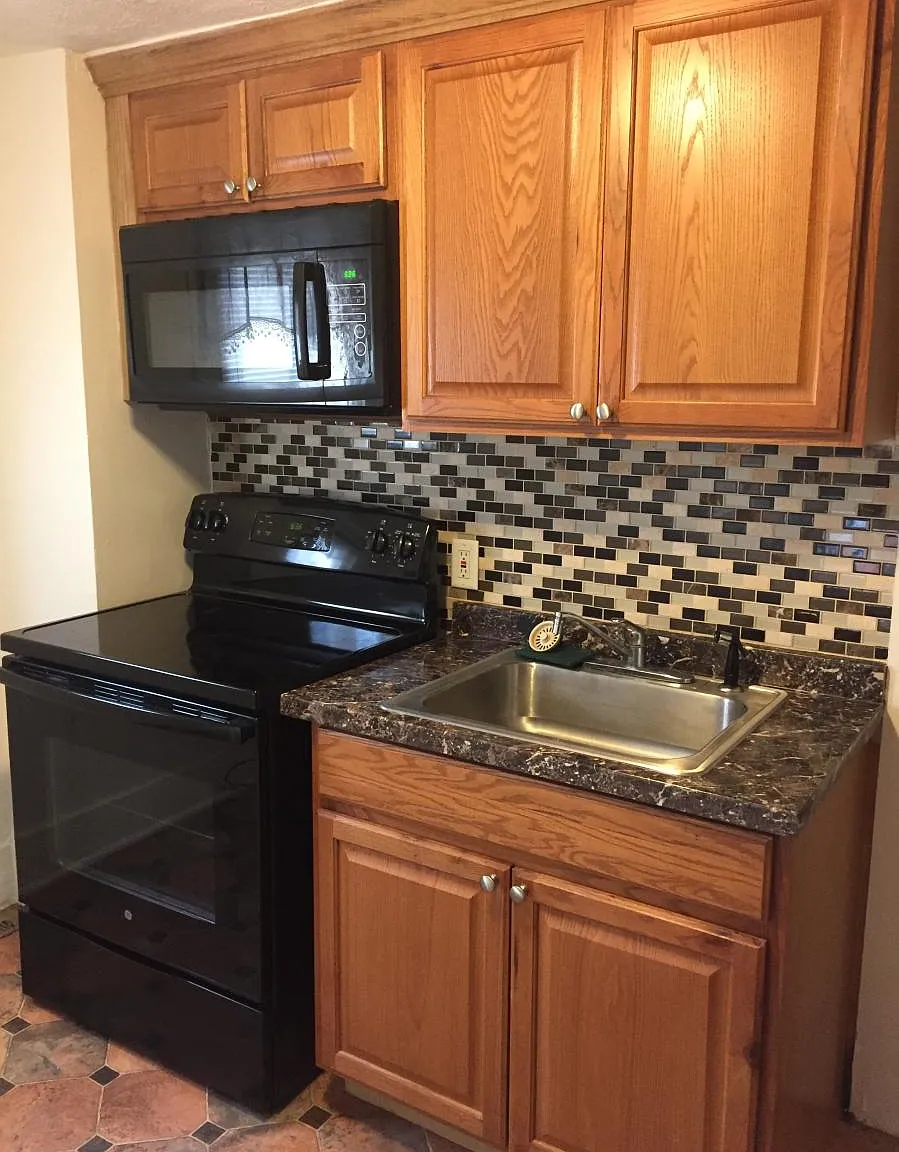 1 bed, 700 sqft, $749 — Photo 2