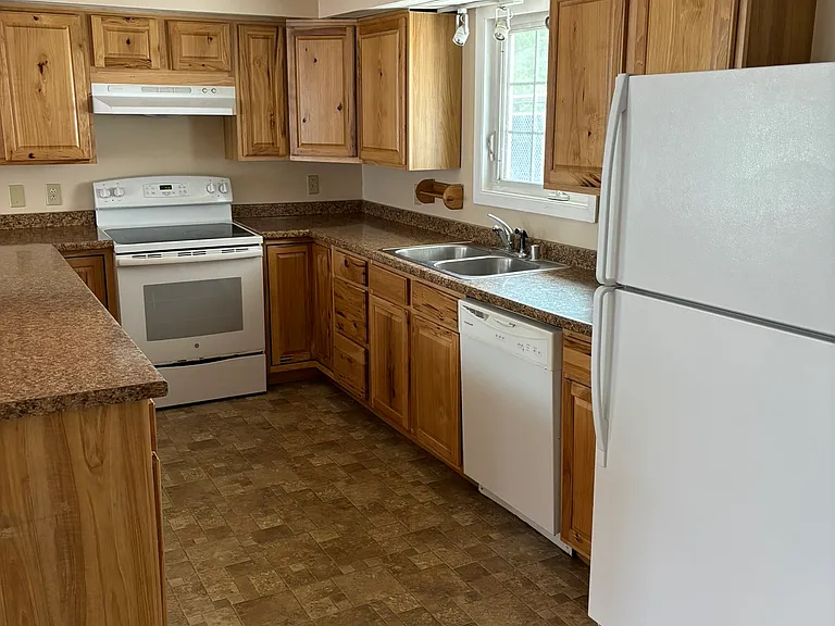 147 E 8th Ave — Photo 6