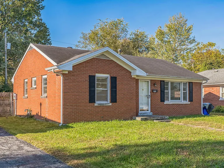 1676 Brittany Ln — Photo 13